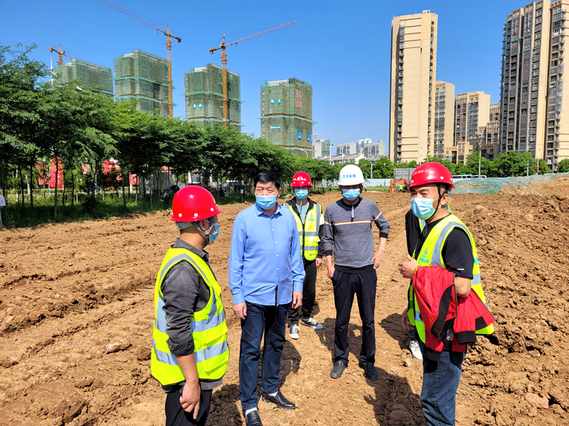 六安市重點(diǎn)工程建設(shè)管理處黨組書記、主任陳斌到長安路南延項(xiàng)目調(diào)研復(fù)工復(fù)產(chǎn)工作